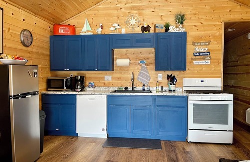 Eucha Cabin | Lakefront "Eagle" Cabin just steps away from Grand Lake. Eagle Cabin