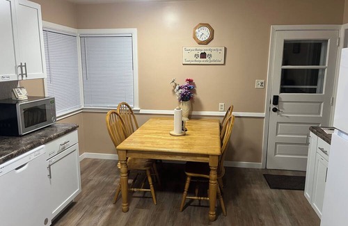 Waterloo House | 3-bedroom house in charming Waterloo with AC, WiFi. Enjoyable getaway awaits