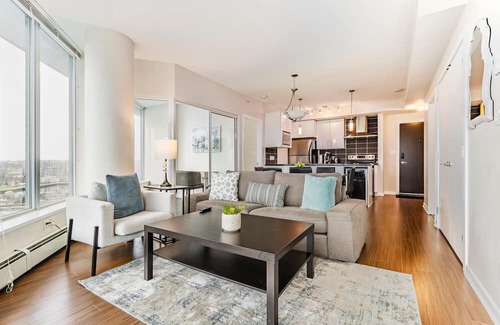 Crosstown Condo | Spacious Two Bedroom/Two Bathroom Condo in Central Downtown Vancouver