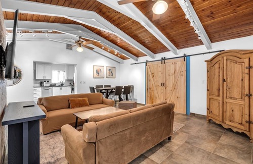 Coral Terrace House | Spacious 5BR 2BA in Miami!