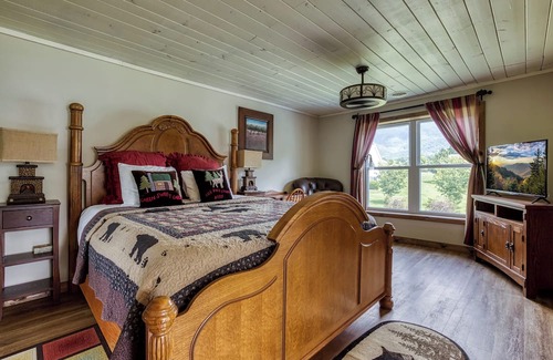 Wears Valley Other | Valley View Farmhouse- Hot Tub, $1089 Tickets per Paid Day, Dollywood and More!