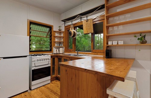 Doonan Cabin | Rustic Cabin. Outdoor Bath. Pet Friendly.