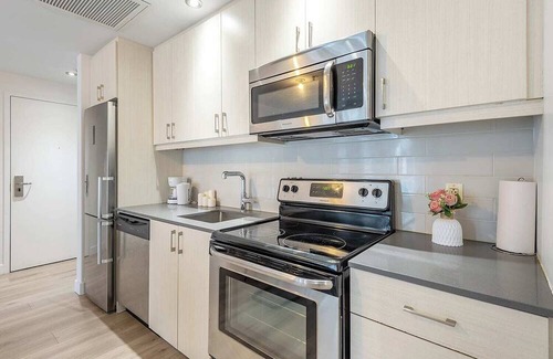 Old Montreal Apartment | Sleeps 6 - Old Port - Indoor Parking