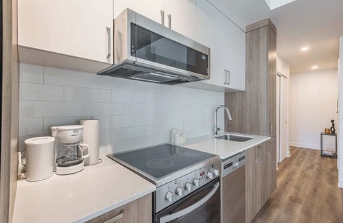 Shaughnessy Village Apartment | Concordia- 100 Walkscore-Comfy