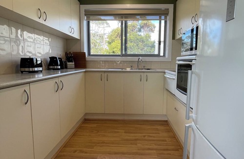 Cowes Apartment | Beachfront apartment with spectacular ocean views.