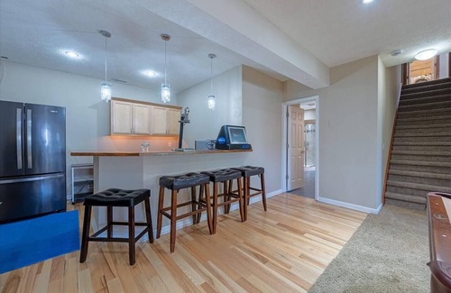 Carter Lake House | 5 bed 3 miles to downtown Omaha and CWS. Hot Tub, Pool Table & Dart Board