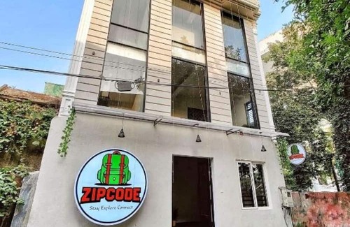 Agra House | Zipcode Stay : Deluxe Queen Roomn