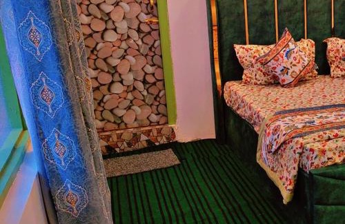 Dal Lake House | Gani Villa