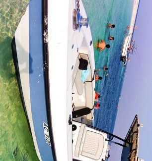Abu Dhabi Boat Rental | AL NAWRAS TOURING BOATS