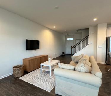 Fox Valley House | Townhome in Aurora