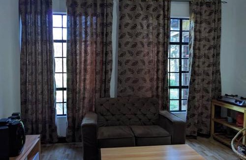 Moshi House | Singabora Retreat