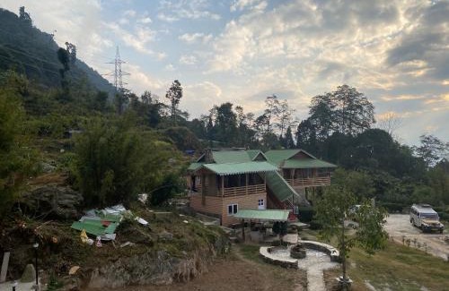 Rumtek Bed & Breakfast | LOG CABIN in the woods