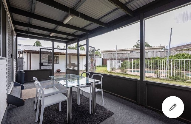 Cosy Family Home With a Pool Kingswood Three Bedroom House