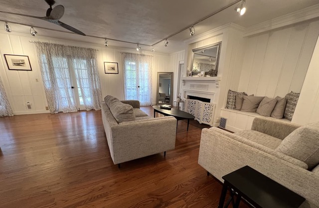 Beautiful house next door to Selby gardens the waterfront and downtown Sarasota