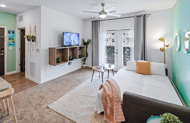 South Asheville Getaway Private Balcony Apt 1