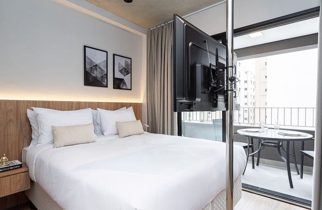 Studio novíssimo com varanda ao lado da Paulista