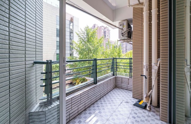 Tyms Stylish 3BR 2BA Apt Xujiahui Shops
