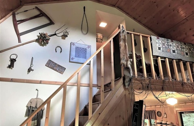 Charming cabin with WiFi in New Milford