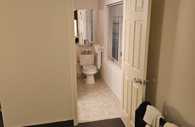 Charming 1-bedroom hotel with AC and WiFi in delightful Phoenixville
