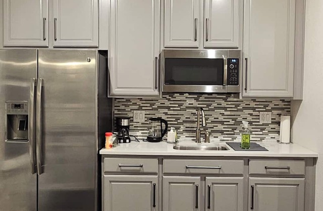 Cozy 1-bedroom with WiFi and AC in enchanting Aurora