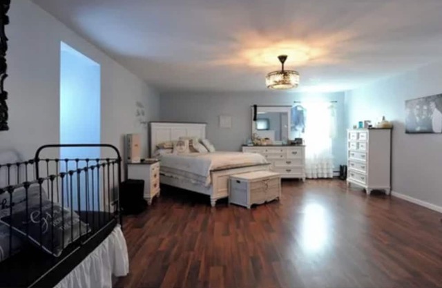 Spacious house in charming Avoca NY with WiFi, AC and eight person, hot tub.