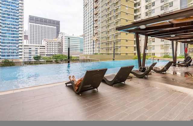 1BR in IT Park—Fast WiFi, Netflix, & Pool Access