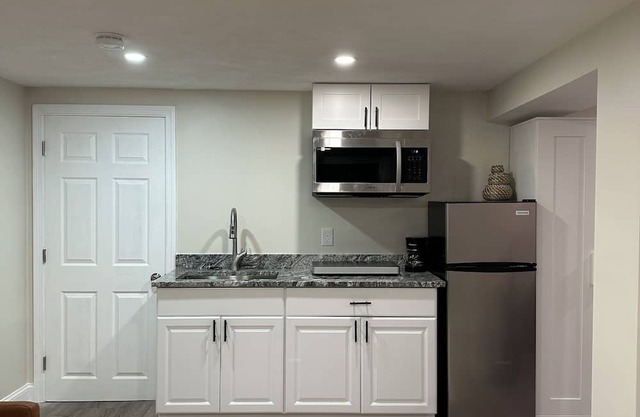 Charming basement studio in delightful Lexington with parking & private entrance