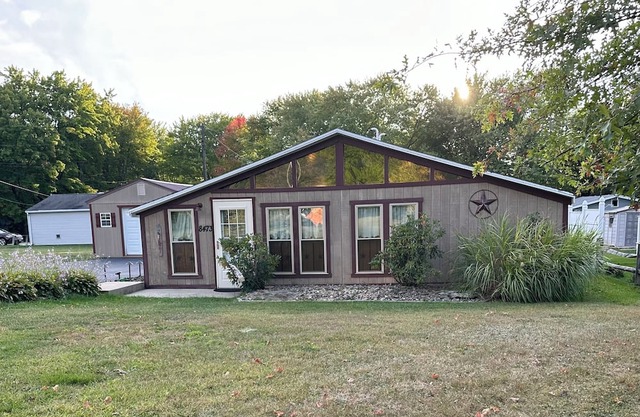 Charming 2 BR Lake House Steps from Pymatuning