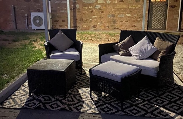 BnB Rural Country Blues Cottage 1 acre retreat