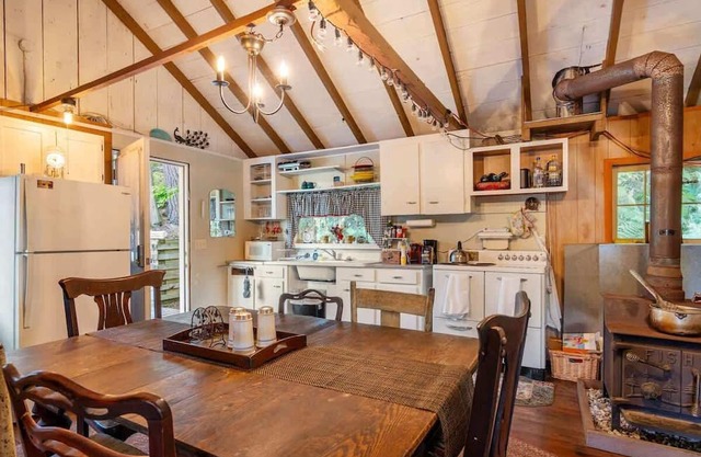 Lakefront Cabin Retreat with Kayaks & Fire Pit