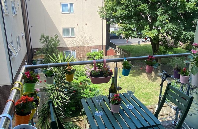 2 double bedroom 2 bathroom apartment in zone 2, near canal and Mile End Station
