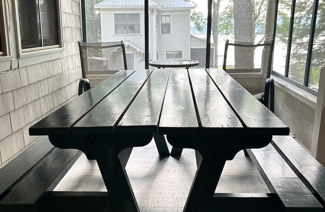 Charming 2-bedroom Lake George Cottage on East Side w/Wifi & AC