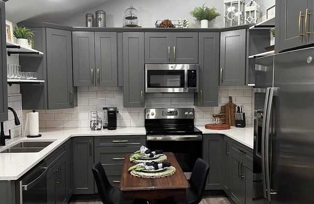 Hillside Charm-Adorable and Charming 2-Bedroom Cottage in Harrison Ohio