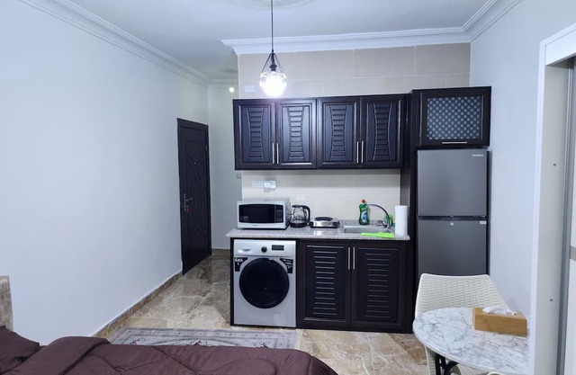 New Modern and Fully Furnished Studio Near University Of Jordan