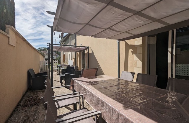 Gite Neuvy-Saint-Sépulchre, 7 bedrooms, 14 persons