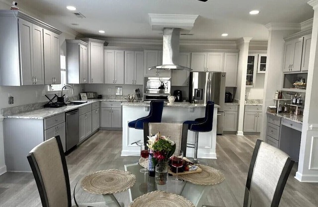 Charming 3-bedroom house in Hampton with AC, WiFi and Game Room. Enjoy your stay