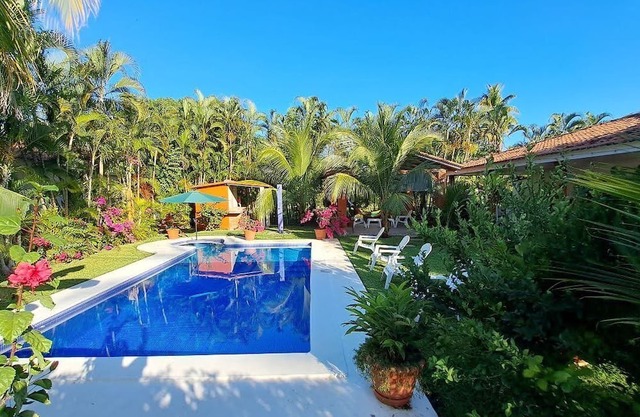 Charming 3-bedroom villa with WiFi and AC in welcoming Acajutla