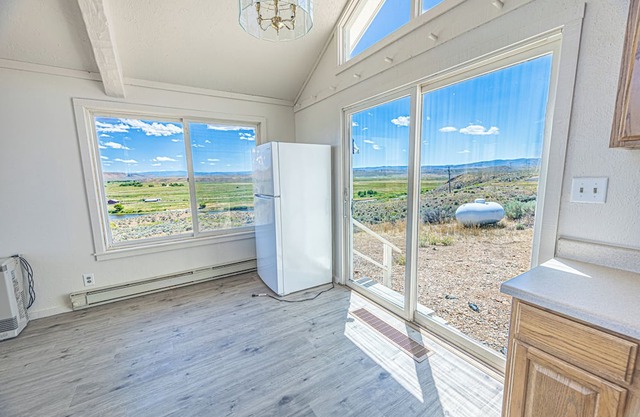 Hunters- 2bdrm farmhouse b/t Duffy Mountain & Juniper Mountain w/Yampa River.