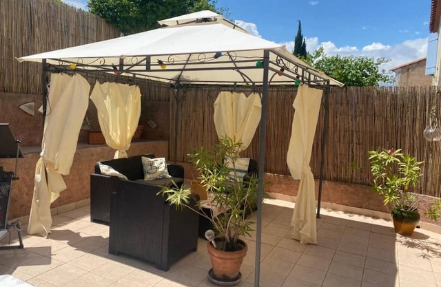 Holiday Home 'Maison De Bellet Nice' with Shared Terrace, Wi-Fi and Air Conditioning