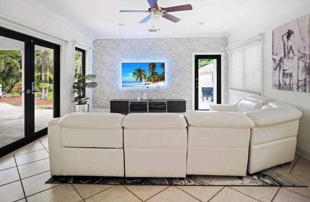 5BR Villa in South Miami w/ Pool, Bball Court + More