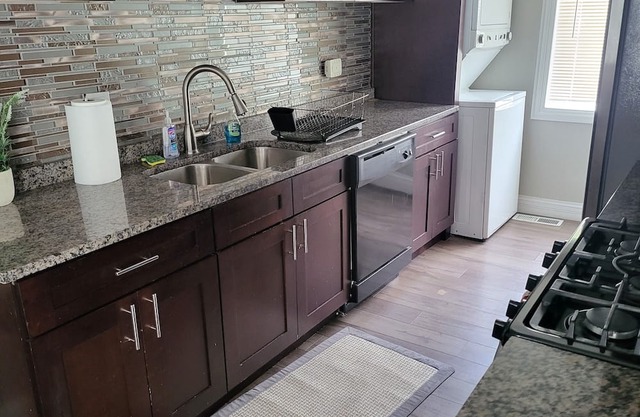 Quite 3 bdrm 1bath Twn Hm South Suburbs of Chicago. No parties. ID Check