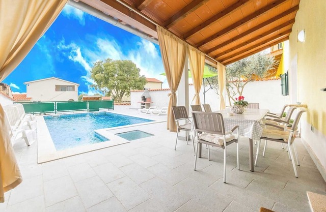 Olga - Pula · Holiday home Olga with Pool & Pet friendly