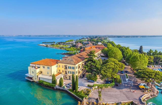 Appartament Spiaggia Azzurro lake view