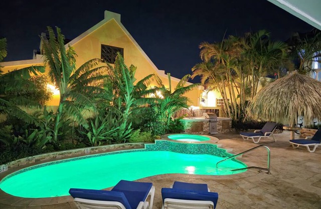 Elegant 1-bedroom apartment 3 km from Eagle beach