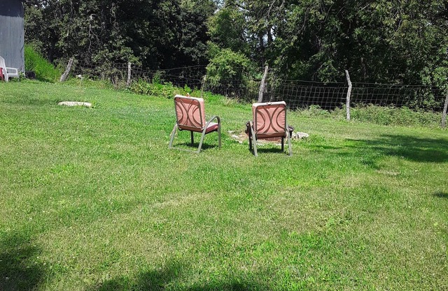 Pleasant 2-bedroom country farm house with AC in Medora. City get-a-way