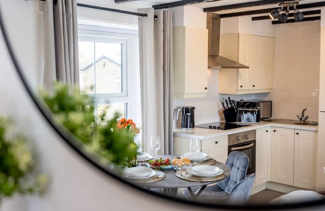 Northern Hideaways, Castle View