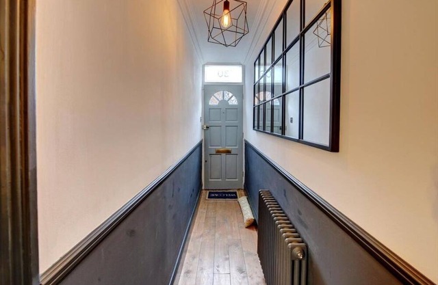 Elegant 2-Bed house with WiFi in Central Bedford