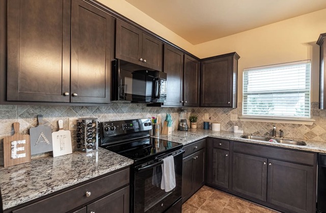 Luxurious 4-Bedroom Retreat with 5-Star Amenities