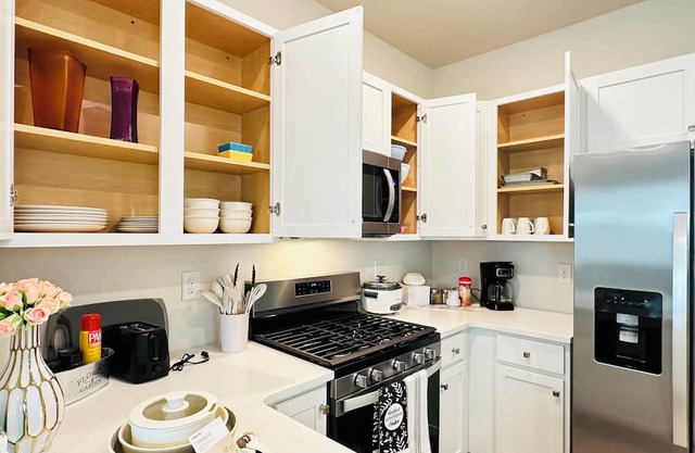 Entire Home, 3BD,2.5BA,3BR, Events, Pets allowed , experiences