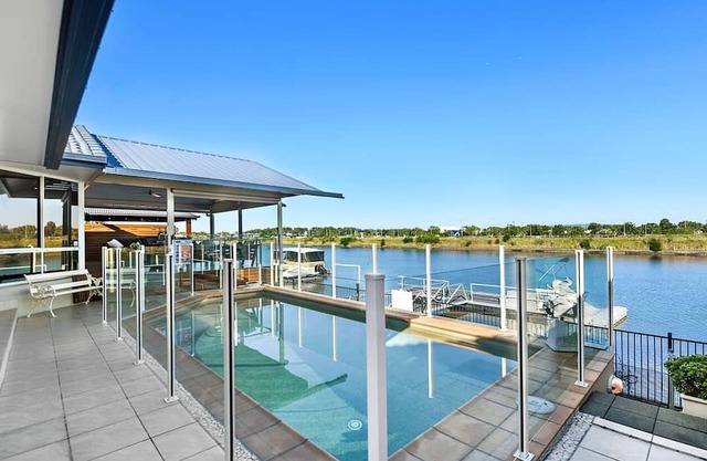 Charming Oasis Waterfront Retreat Private pool